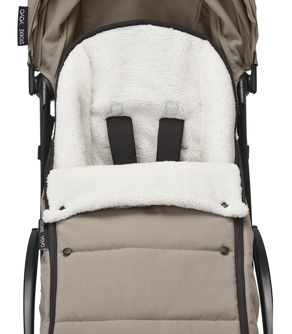 Stokke® YOYO3® 6+ Taupe. Footmuff first button, detail. galery image 8